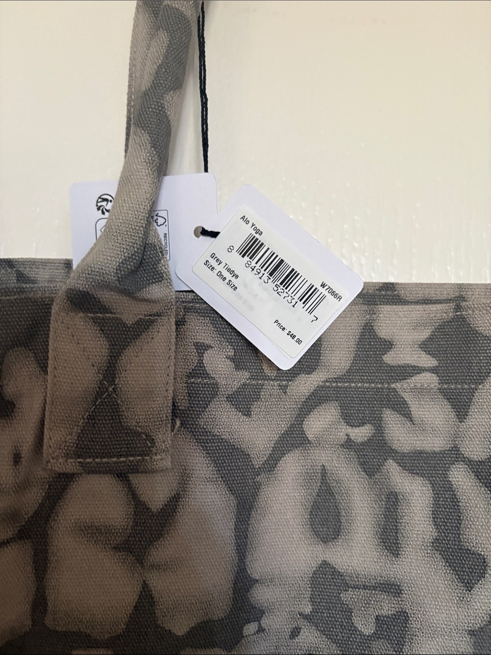 ALO Yoga Large Gray Tie-Dye Tote Bag - Picture 3 of 7